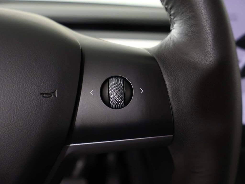 Used 2023 Tesla Model Y Long Range image 36