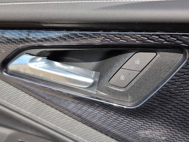 New 2026 Chevrolet Blazer EV LT image 15