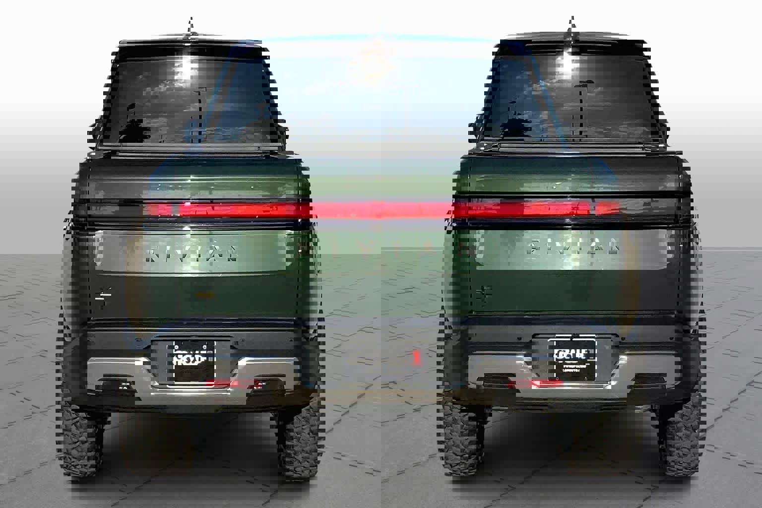 Used 2022 Rivian R1T Adventure image 4