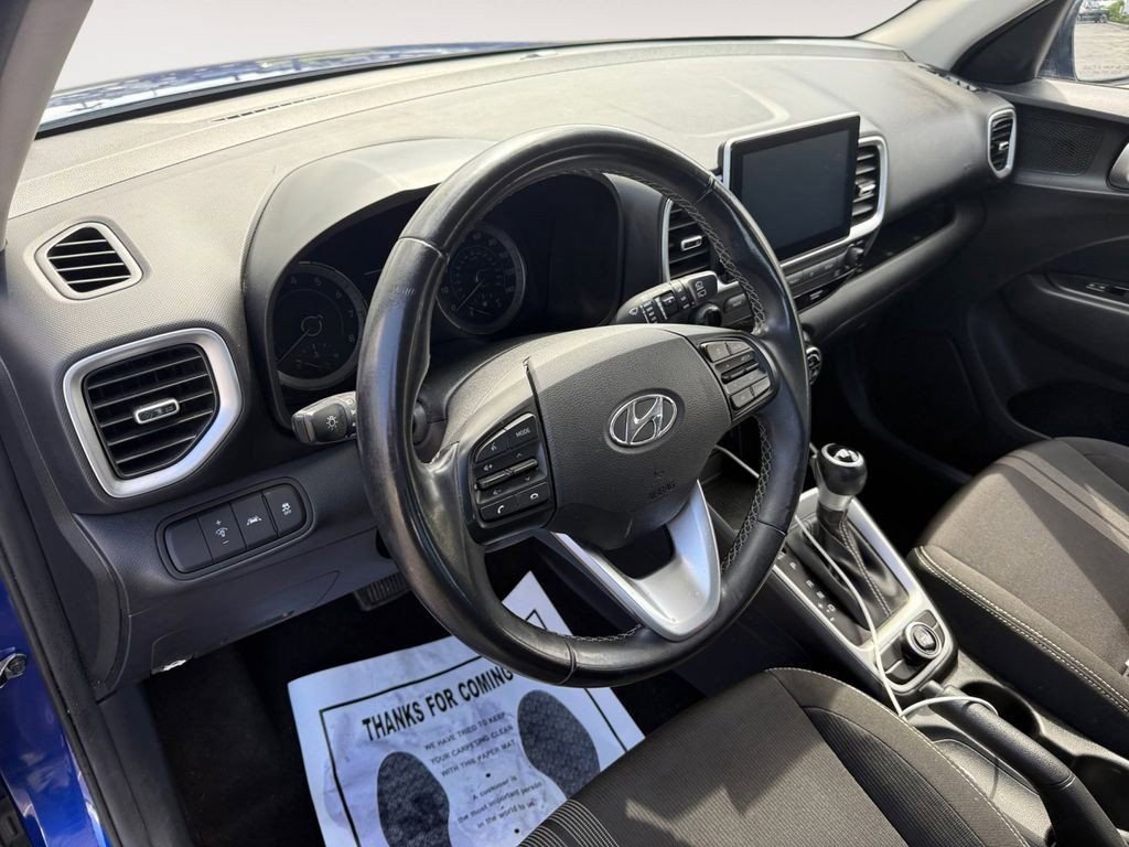 Used 2022 Hyundai Venue SEL image 16