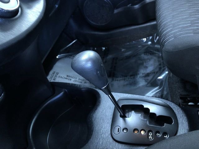 Used 2014 Toyota Yaris L image 26