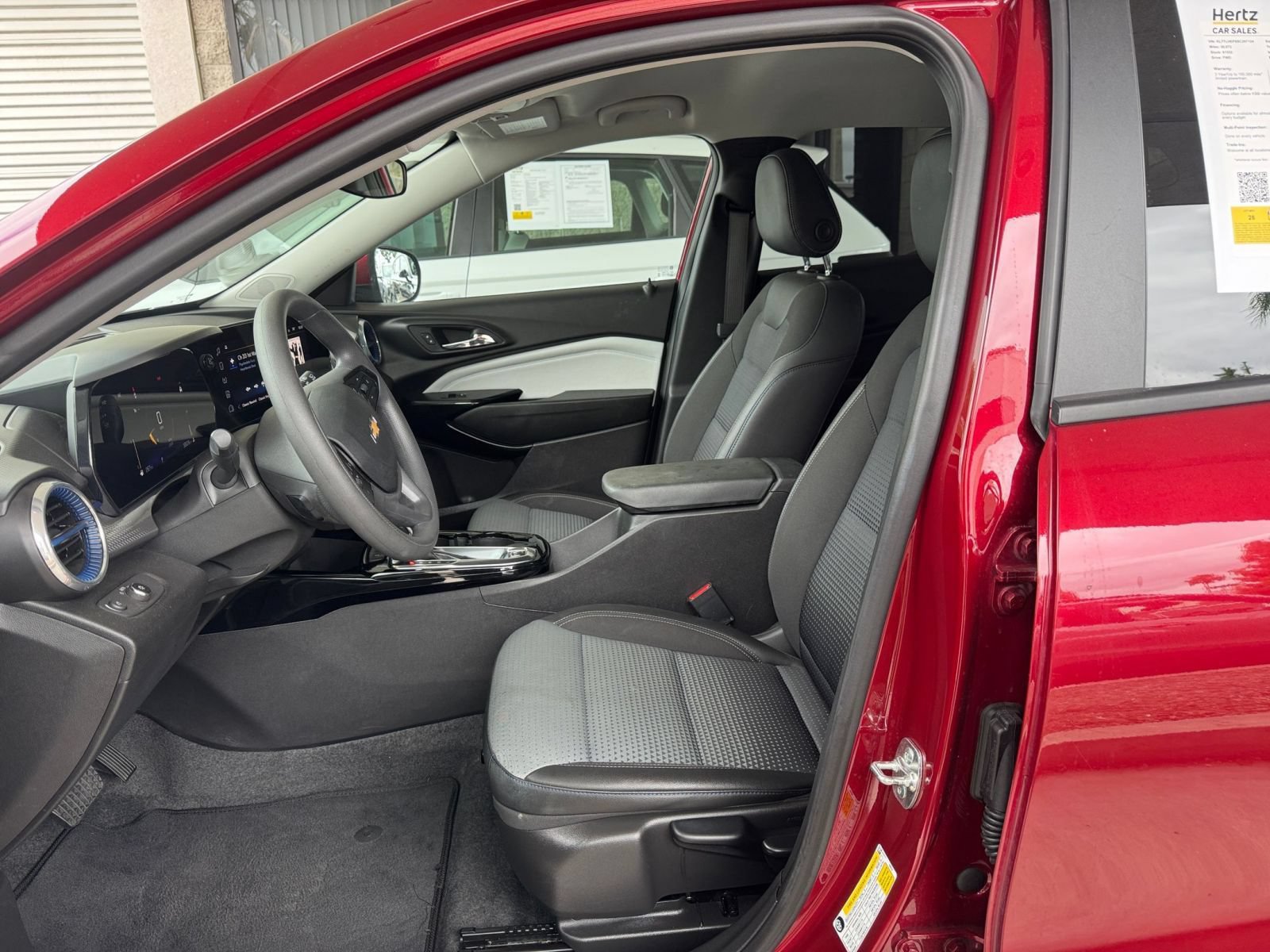 Used 2025 Chevrolet Trax LT FWD image 26