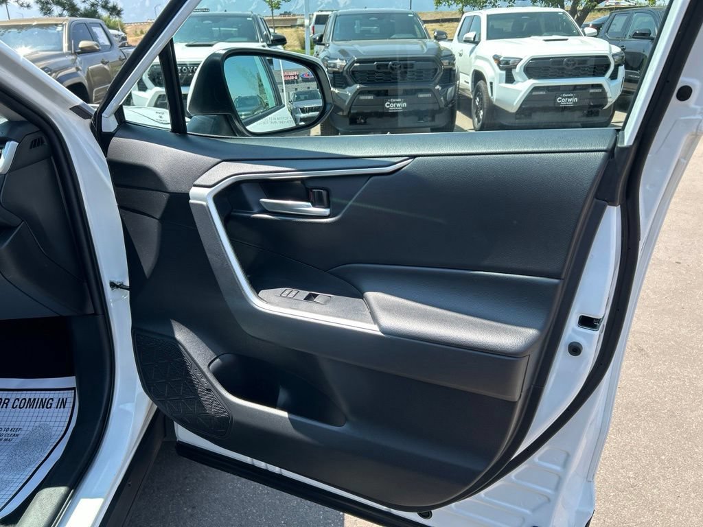 Used 2025 Toyota RAV4 XLE AWD/4WD image 9