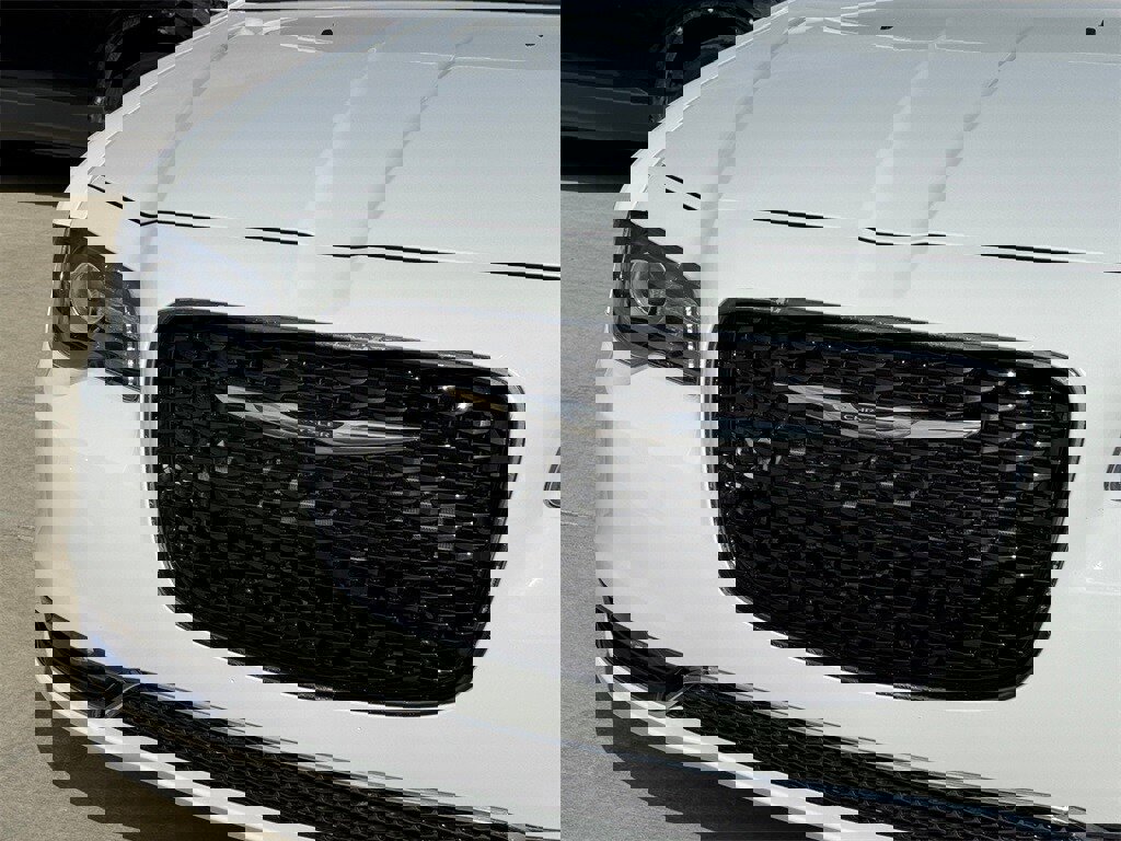 Used 2019 Chrysler 300 S image 5