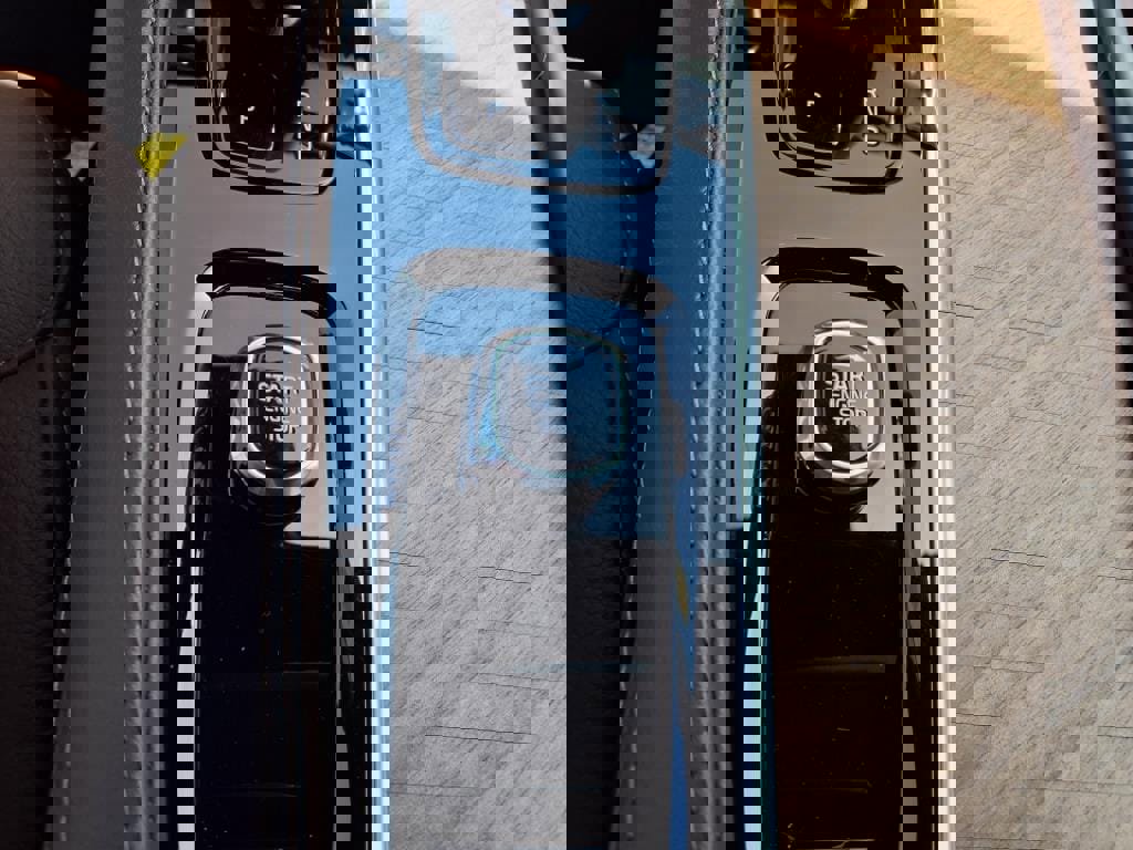 Used 2025 Volvo XC90 B5 Plus image 25