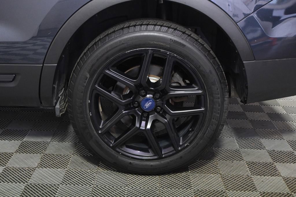 Used 2017 Ford Explorer Sport w/ Equipment Group 401A AWD/4WD image 21