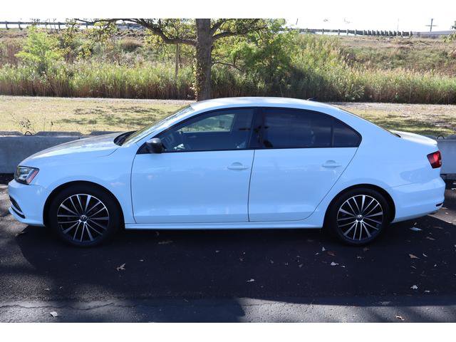Used 2015 Volkswagen Jetta Sport image 4