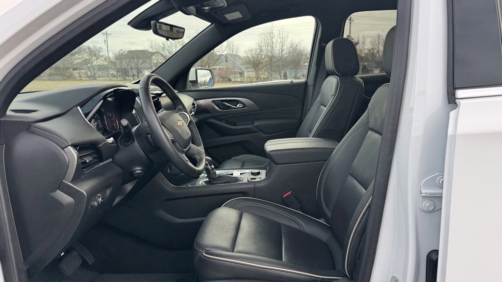 Used 2023 Chevrolet Traverse Premier image 10