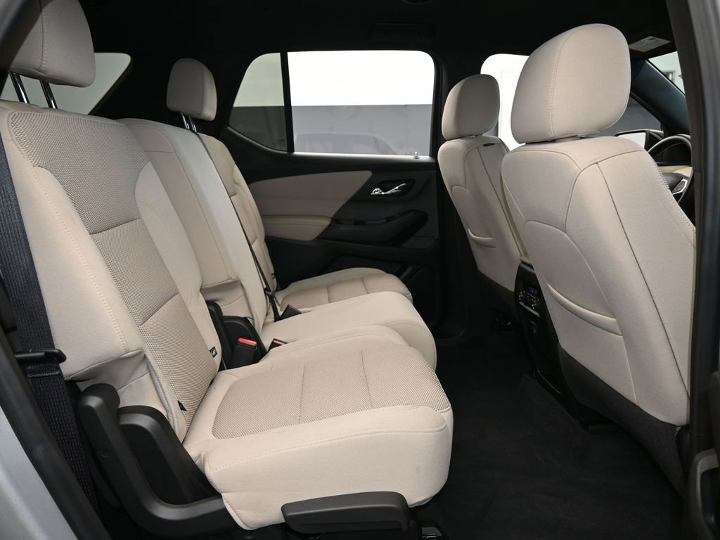 Used 2022 Chevrolet Traverse LS image 31