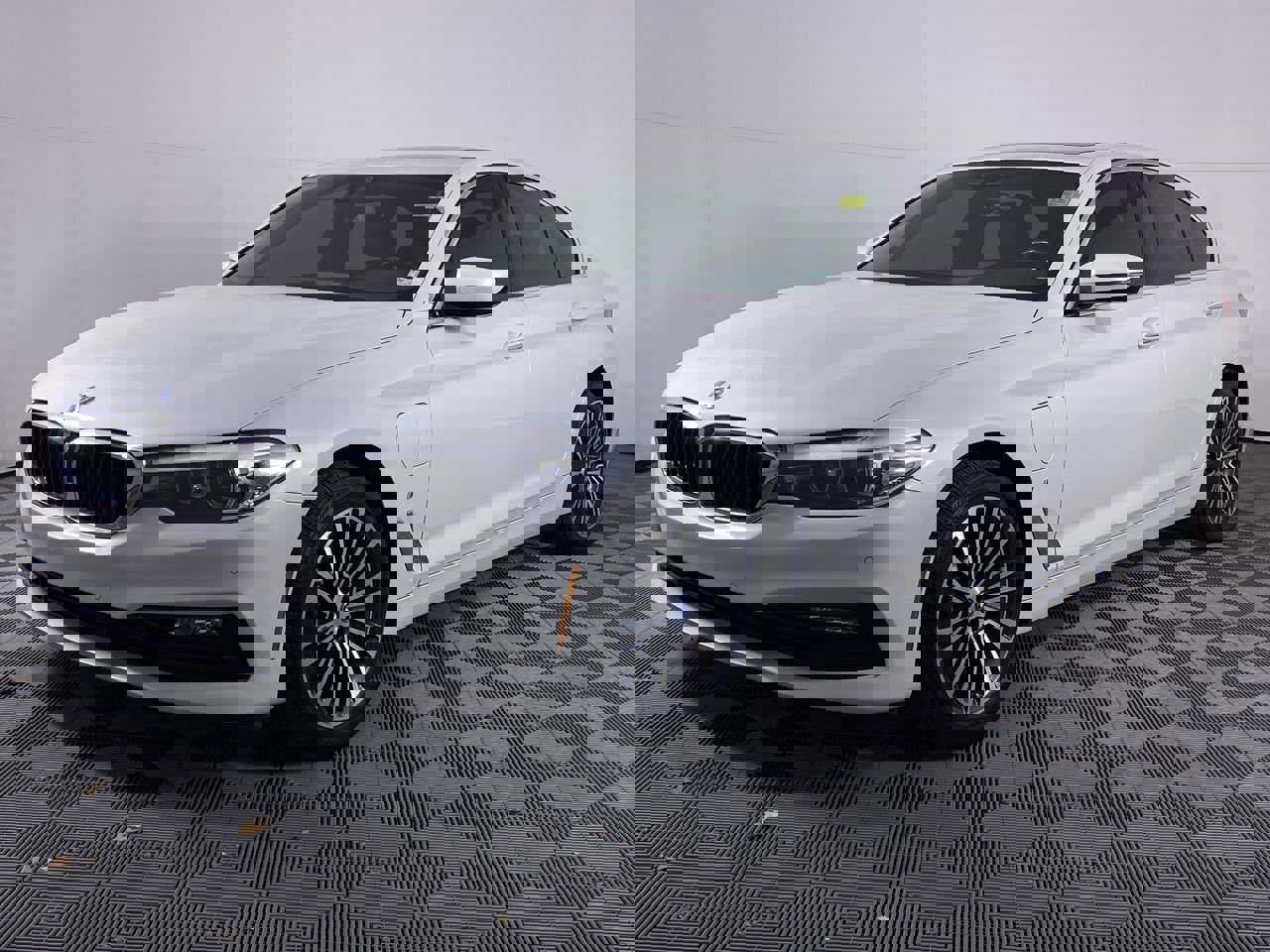 Used 2018 BMW 530e xDrive image 19