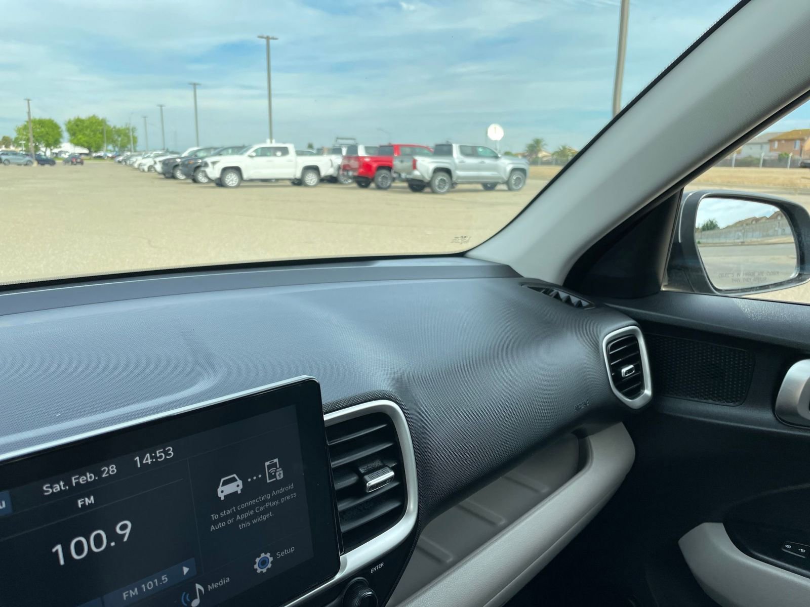 Used 2025 Hyundai Venue SEL image 36