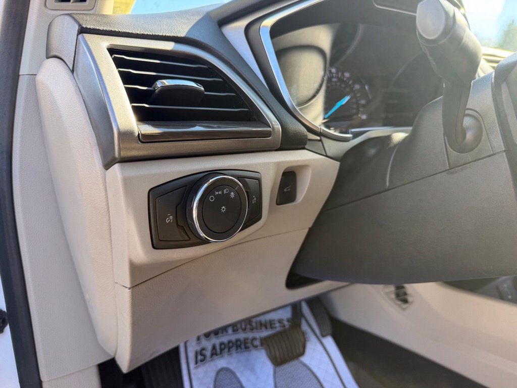 Used 2018 Ford Fusion SE w/ Fusion SE Technology Package AWD/4WD image 15