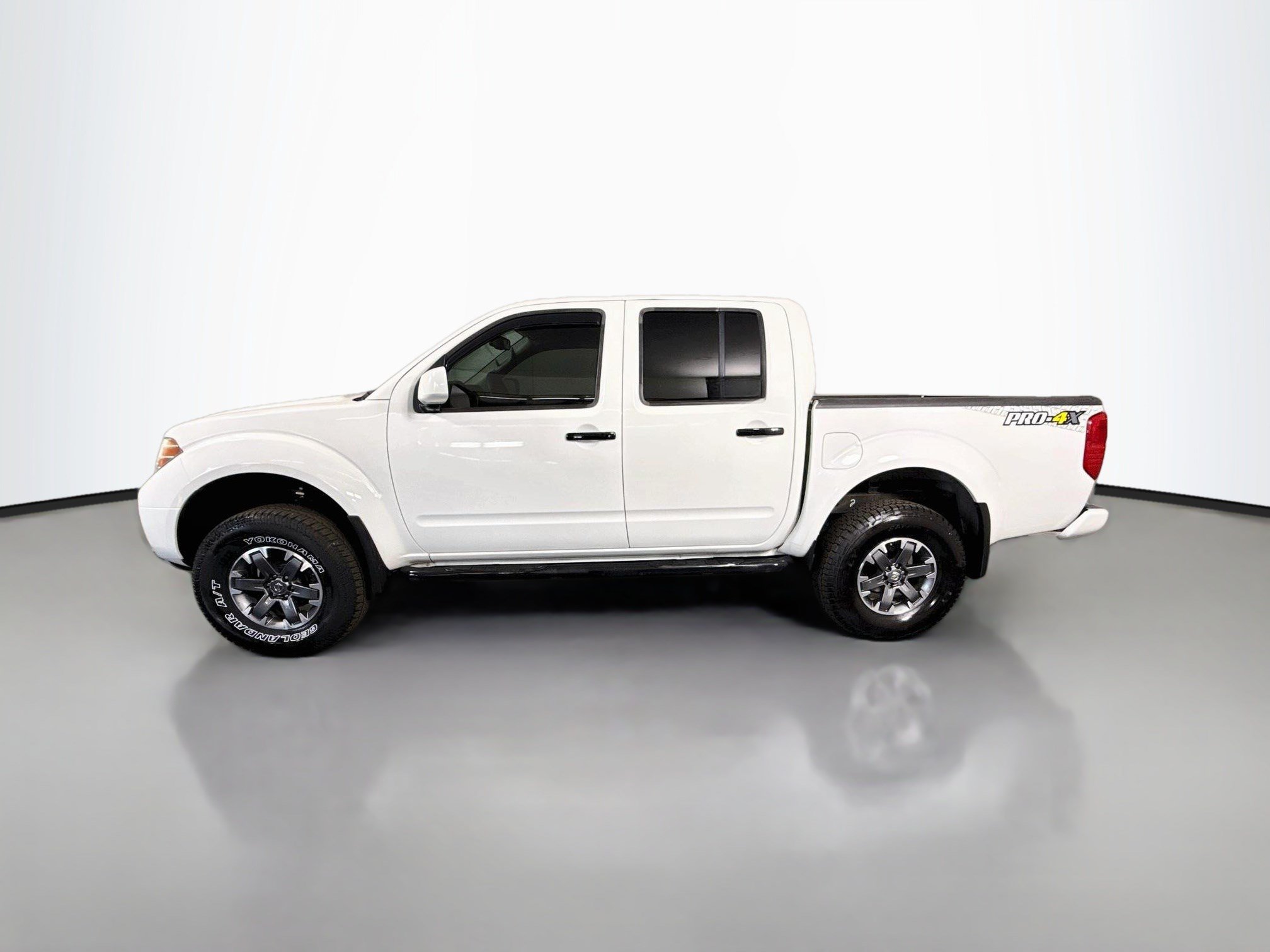 Used 2018 Nissan Frontier PRO-4X AWD/4WD image 6