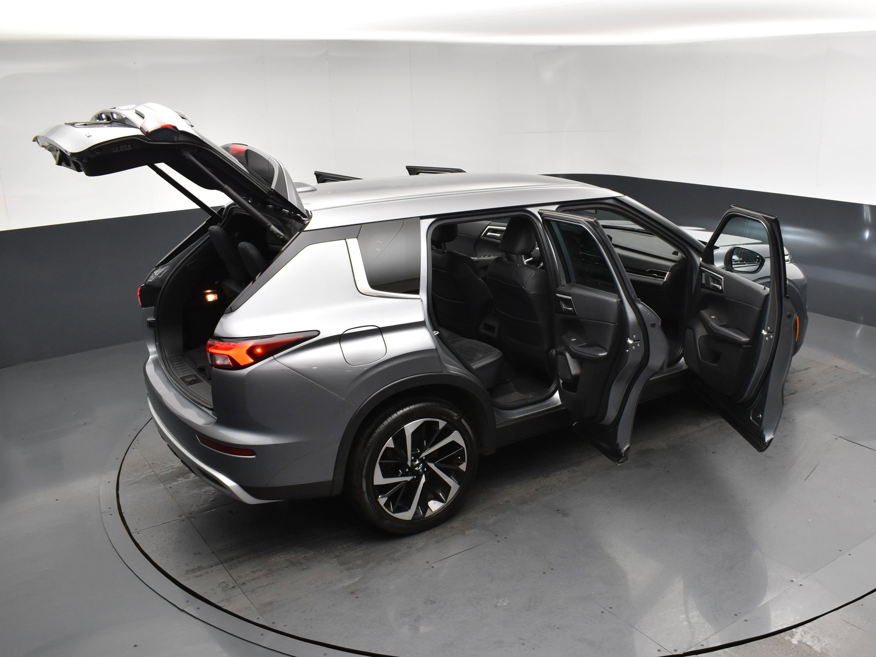 Used 2022 Mitsubishi Outlander SE image 26