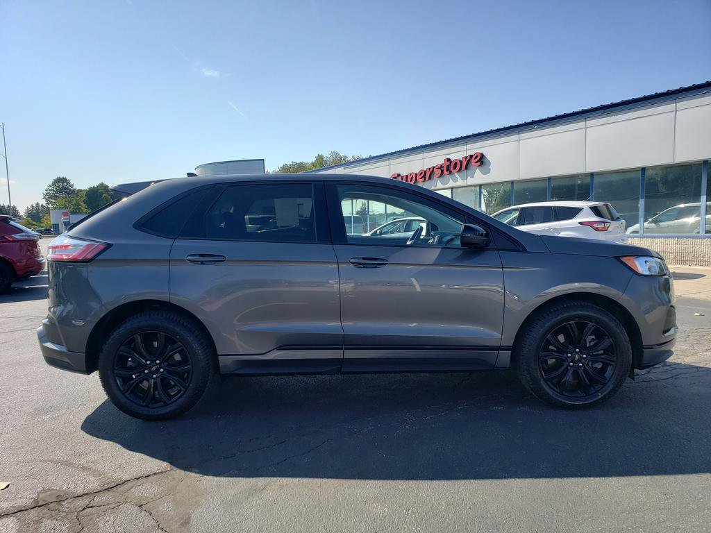 Used 2022 Ford Edge SE w/ Black Appearance Package image 9