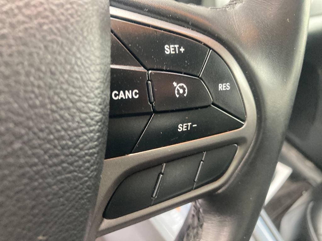 Used 2019 Jeep Cherokee Latitude Plus w/ Cold Weather Group AWD/4WD image 40
