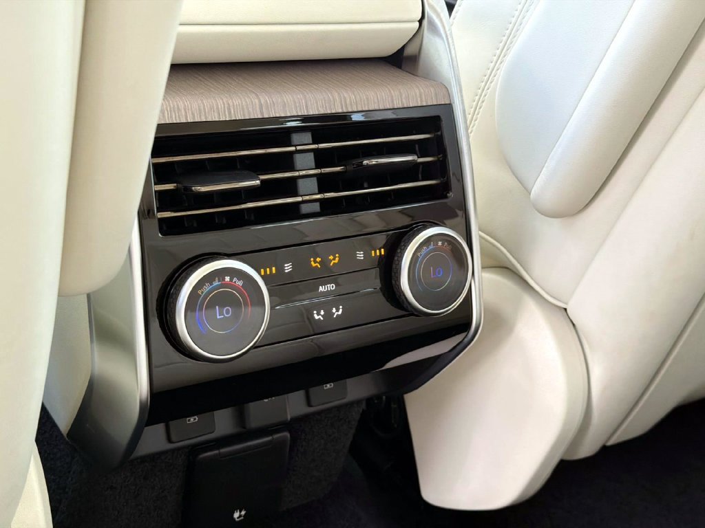 Used 2023 Land Rover Range Rover SE AWD/4WD image 14