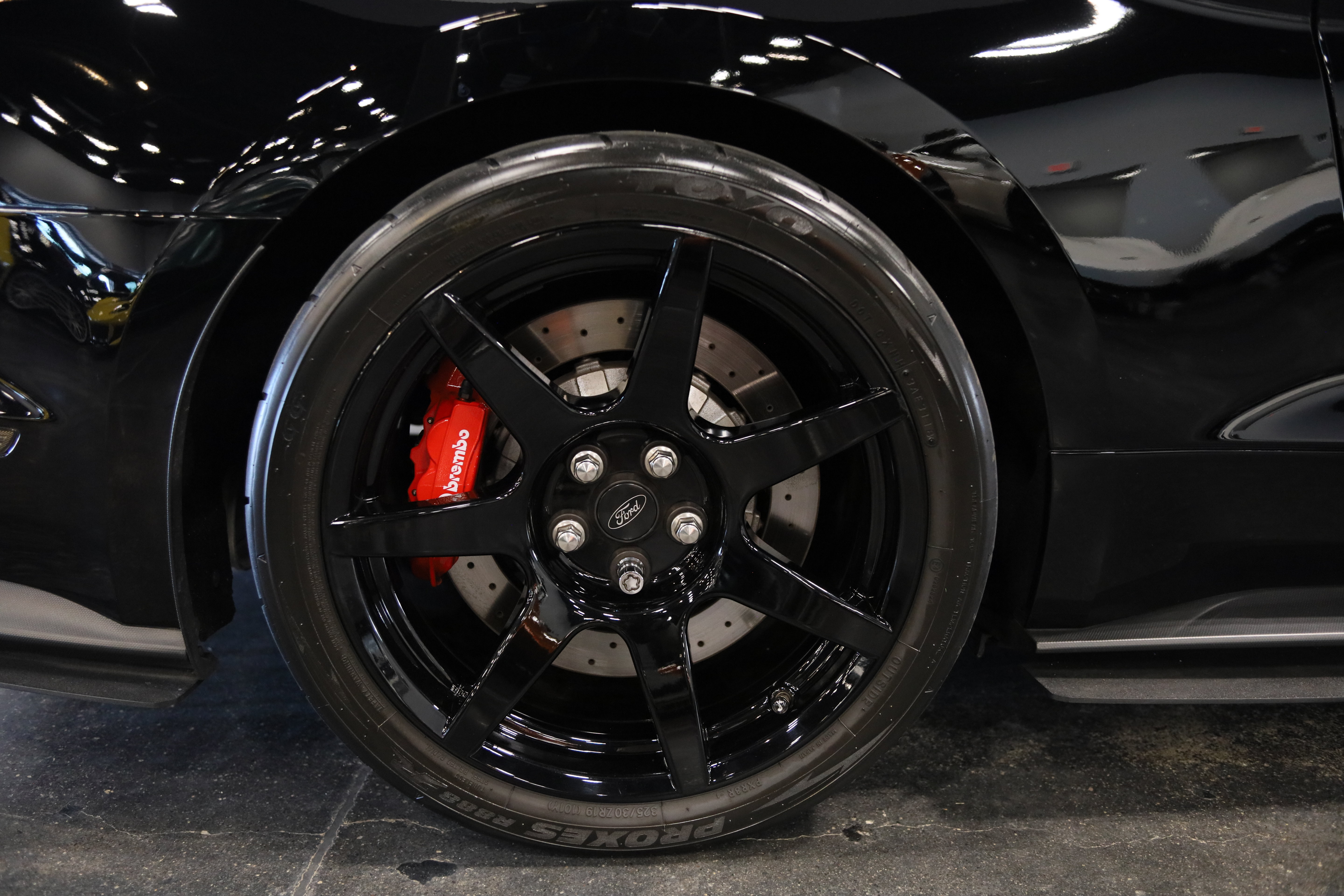 Used 2018 Ford Mustang Shelby GT350R w/ GT350R Equipment Group 920A RWD image 11