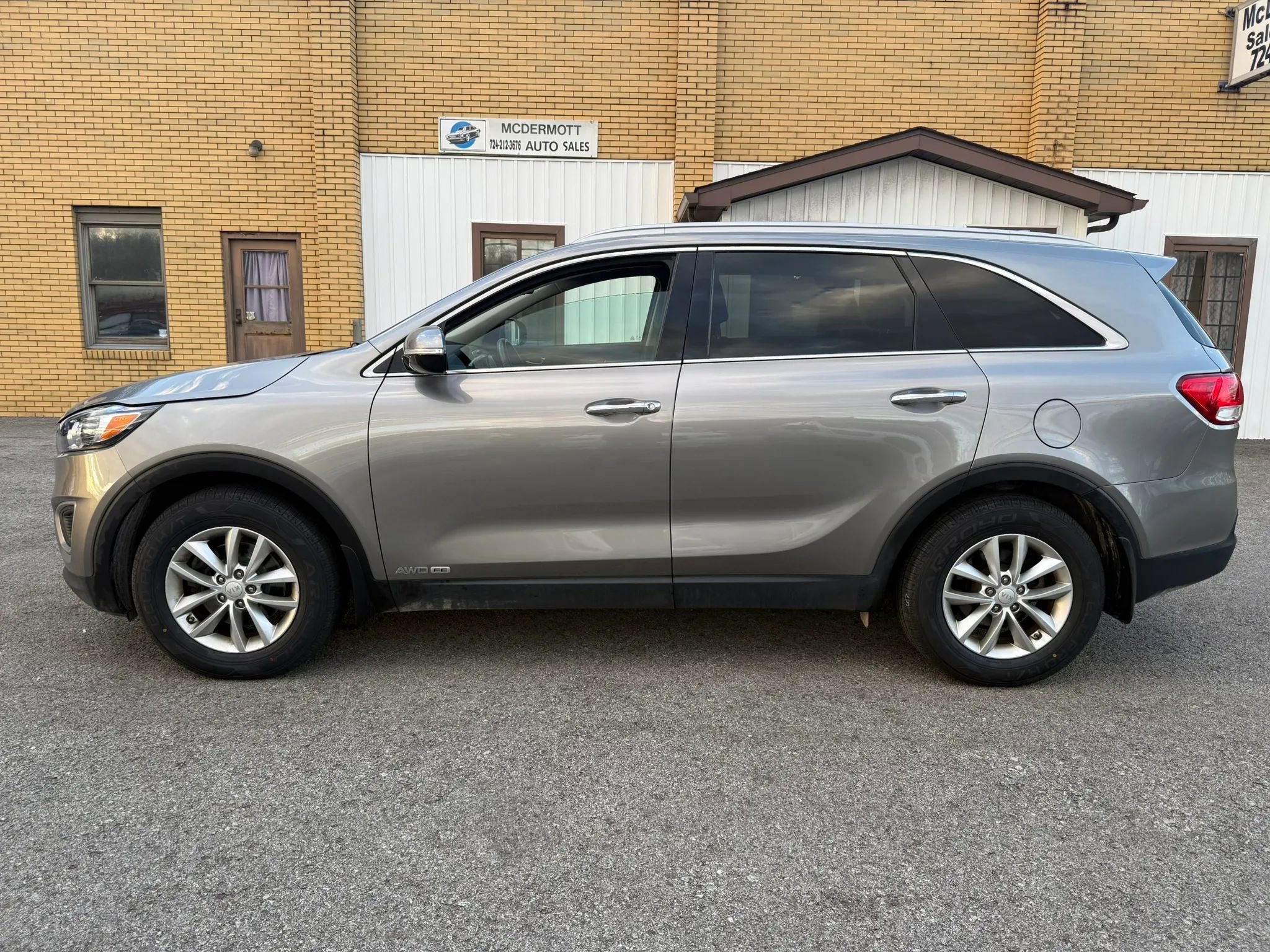 Used 2017 Kia Sorento LX w/ LX V6 Convenience Package AWD/4WD image 2