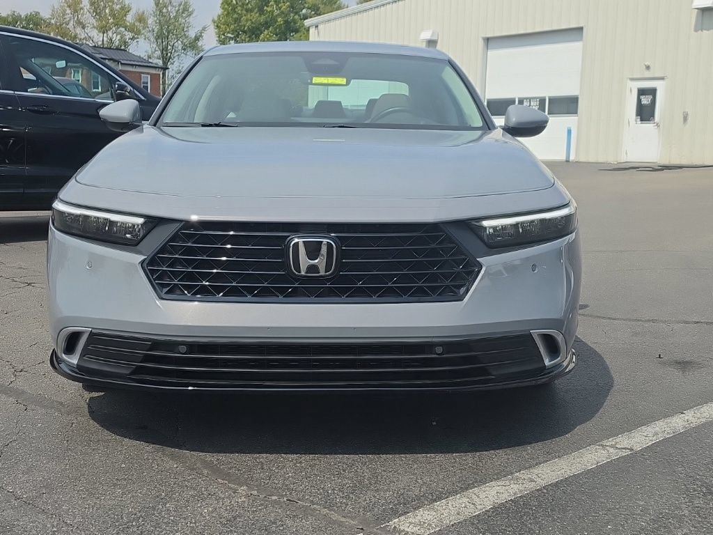 Used 2025 Honda Accord Touring image 2