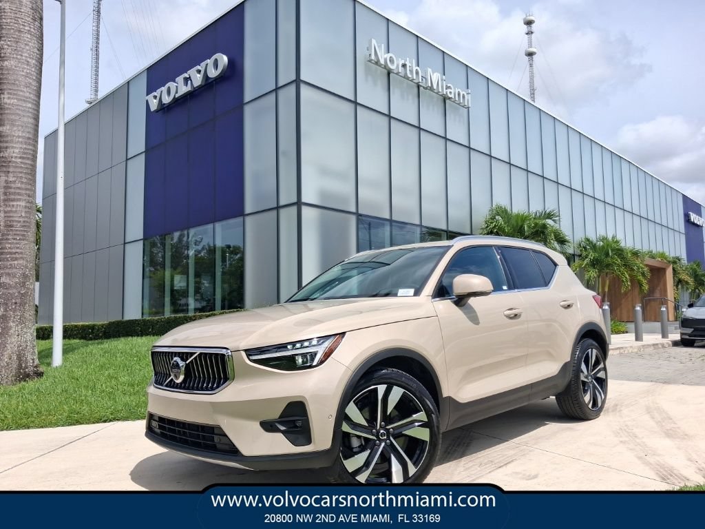 Used 2025 Volvo XC40 B5 Ultra w/ Protection Package AWD/4WD image 1