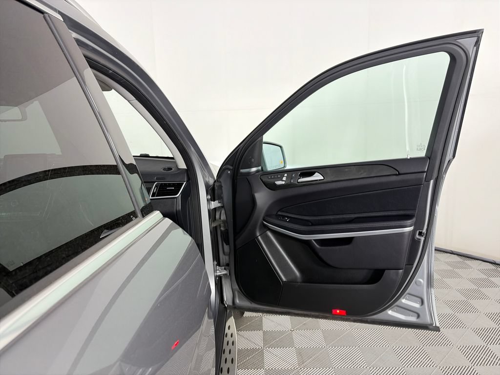 Used 2017 Mercedes-Benz GLS 550 4MATIC image 30