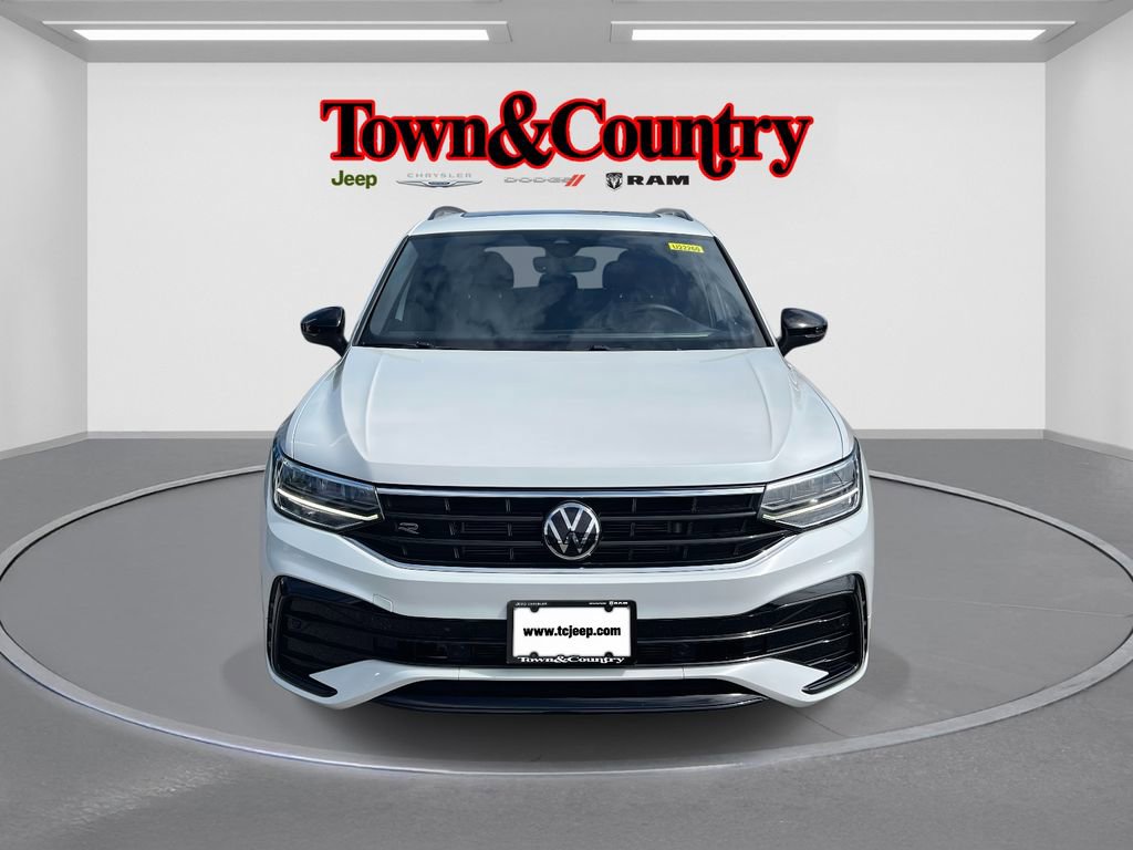 Used 2022 Volkswagen Tiguan SE R-Line image 2