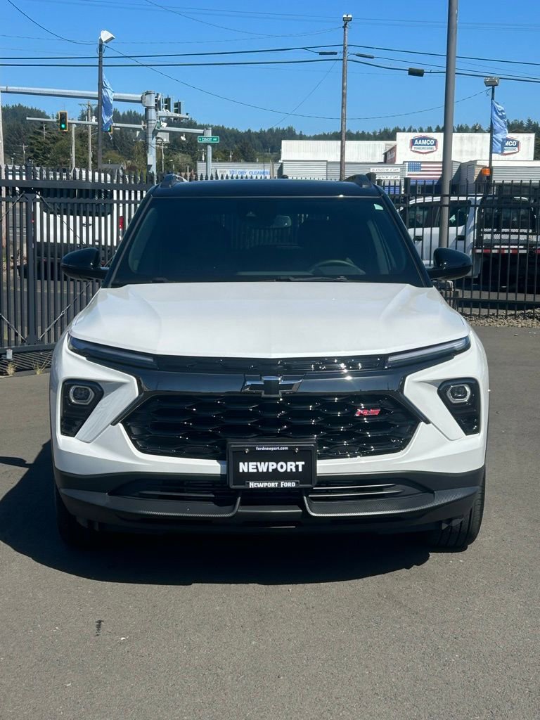 Used 2025 Chevrolet TrailBlazer RS w/ Convenience Package AWD/4WD image 2