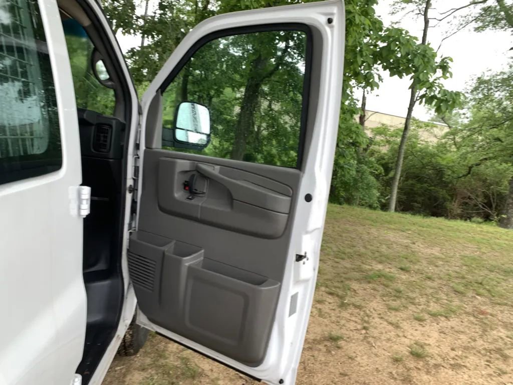 Used 2014 Chevrolet Express 2500 w/ Cold Climate Package image 19