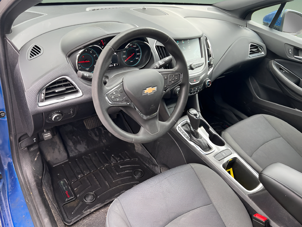 Used 2018 Chevrolet Cruze LT w/ Convenience Package FWD image 16
