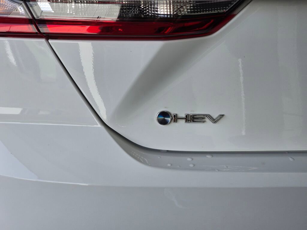 Used 2025 Toyota Camry SE image 14