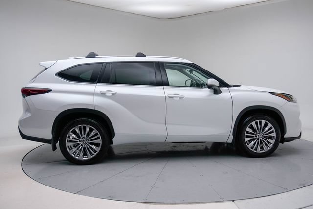 Used 2023 Toyota Highlander Platinum AWD/4WD image 6