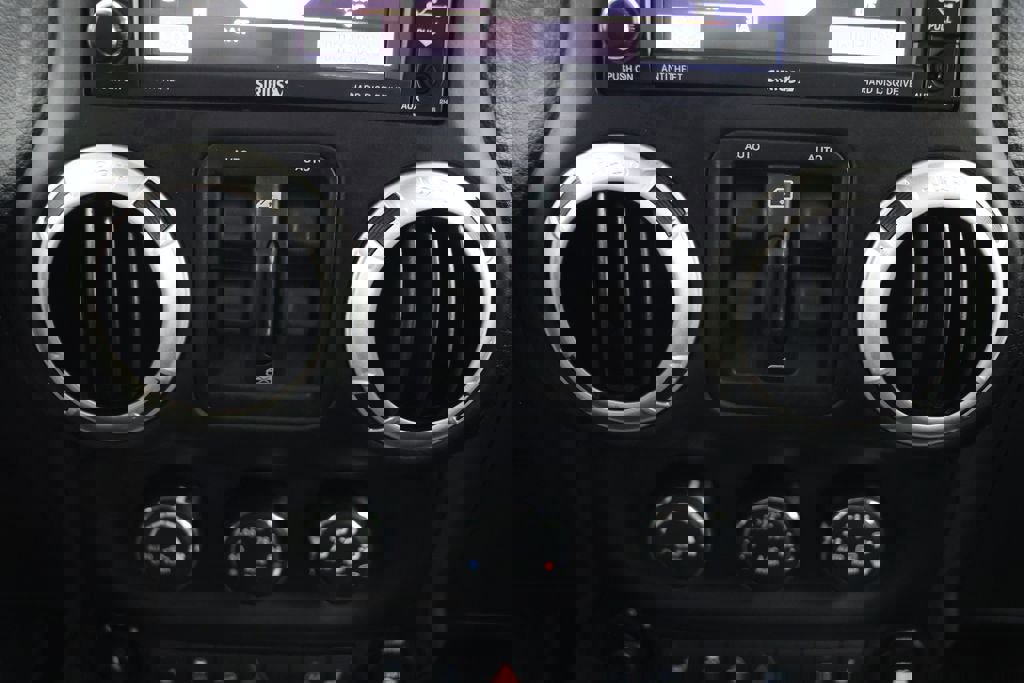 Used 2017 Jeep Wrangler Unlimited Rubicon image 26