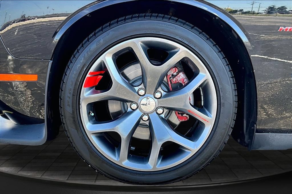 Used 2015 Dodge Challenger R/T w/ Quick Order Package 22B R/T RWD image 9