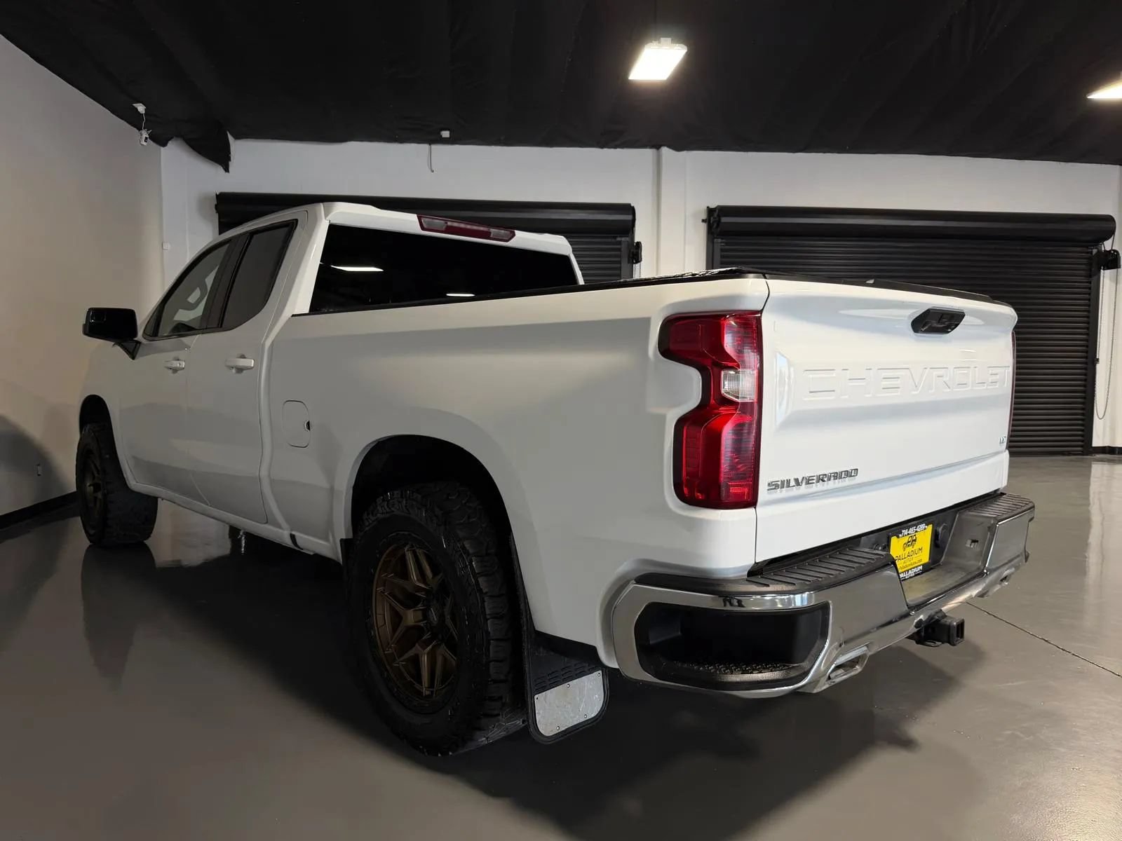 Used 2022 Chevrolet Silverado 1500 LT AWD/4WD image 6