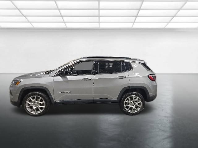 Used 2022 Jeep Compass Latitude AWD/4WD image 7