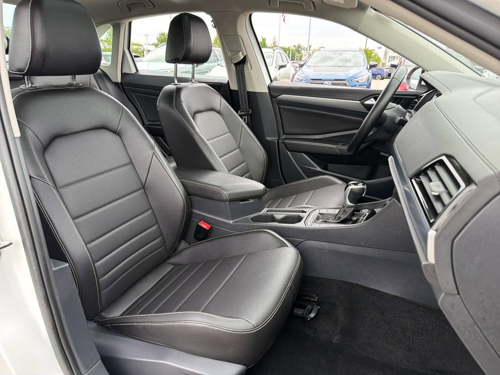 Certified 2023 Volkswagen Jetta SE w/ Panoramic Sunroof Package FWD image 26