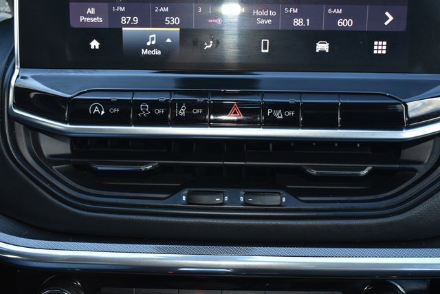 Used 2023 Jeep Compass Limited image 28