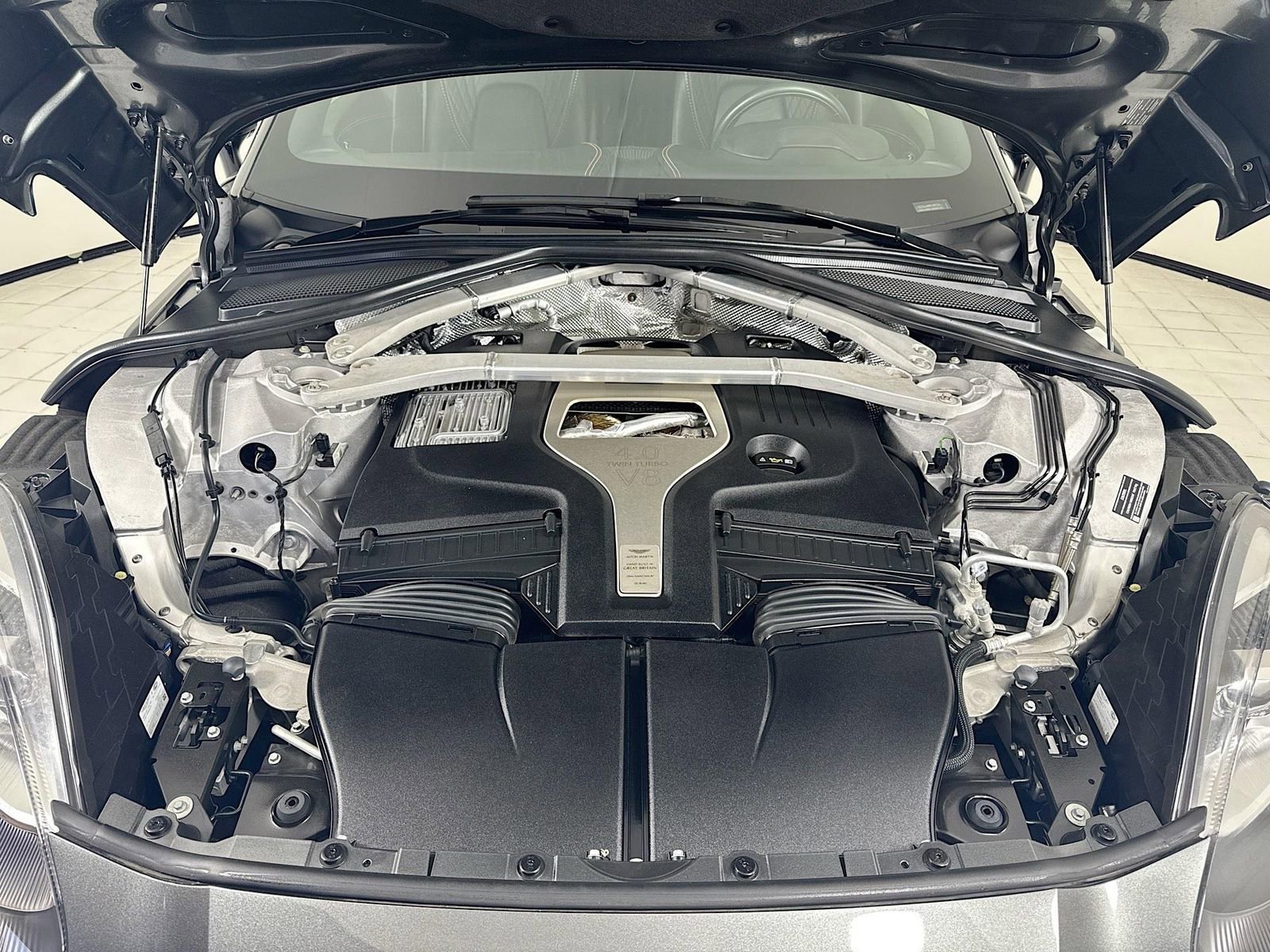 Used 2022 Aston Martin DBX image 28