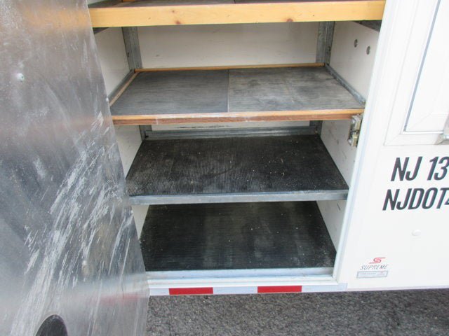 Used 2018 Isuzu NPR RWD image 17