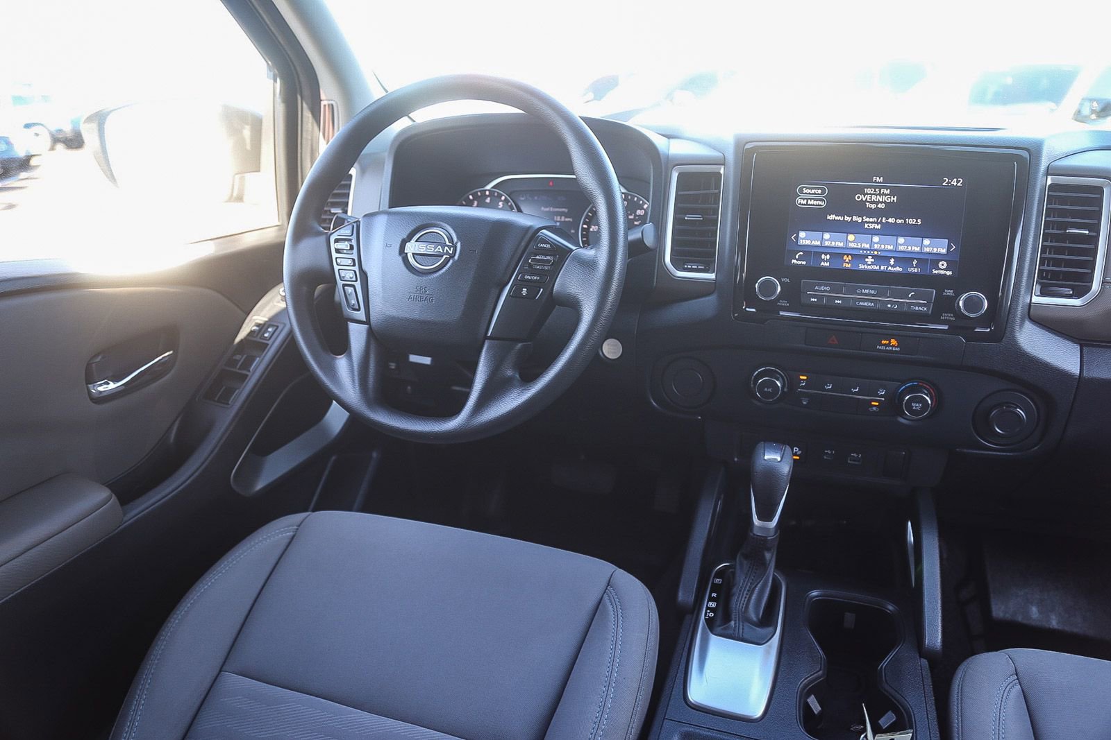 Used 2022 Nissan Frontier SV w/ Technology Package image 16