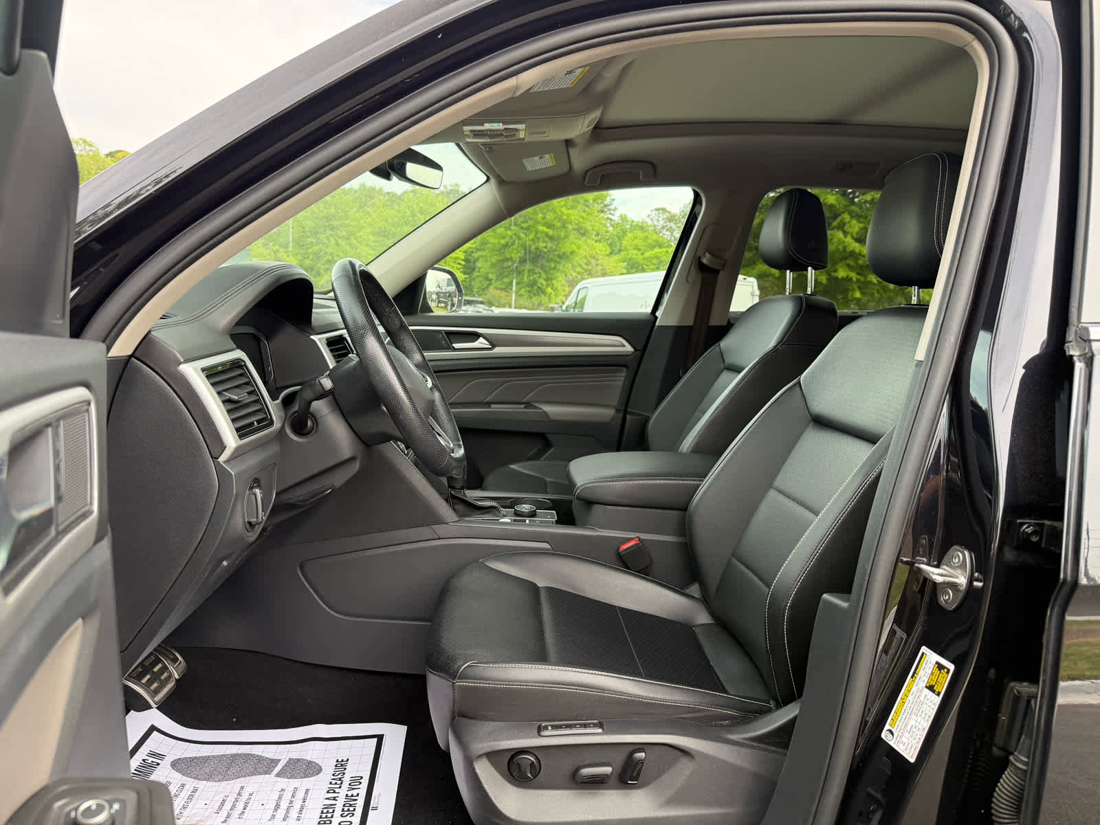 Used 2022 Volkswagen Atlas SEL R-Line AWD/4WD image 11