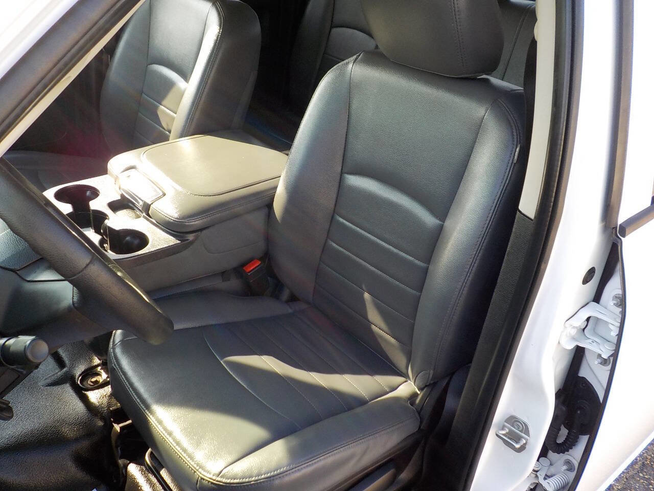 Used 2019 RAM 1500 Tradesman w/ Chrome Appearance Group RWD image 13