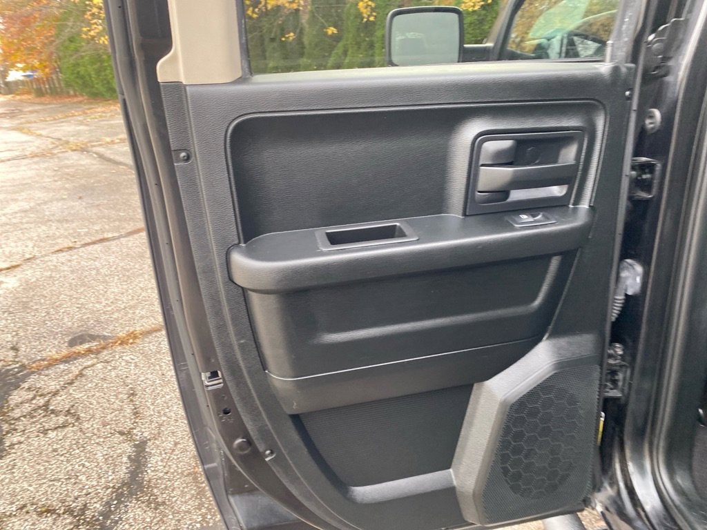 Used 2017 RAM 1500 Express w/ Black Ram 1500 Express Group image 17