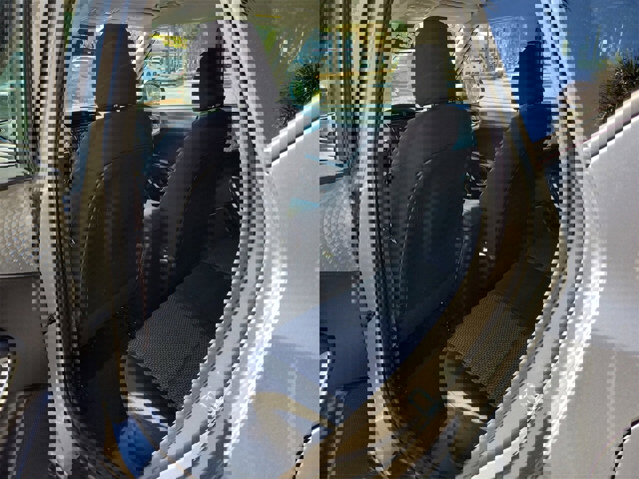 Used 2025 Kia Soul LX w/ LX Technology Package image 8