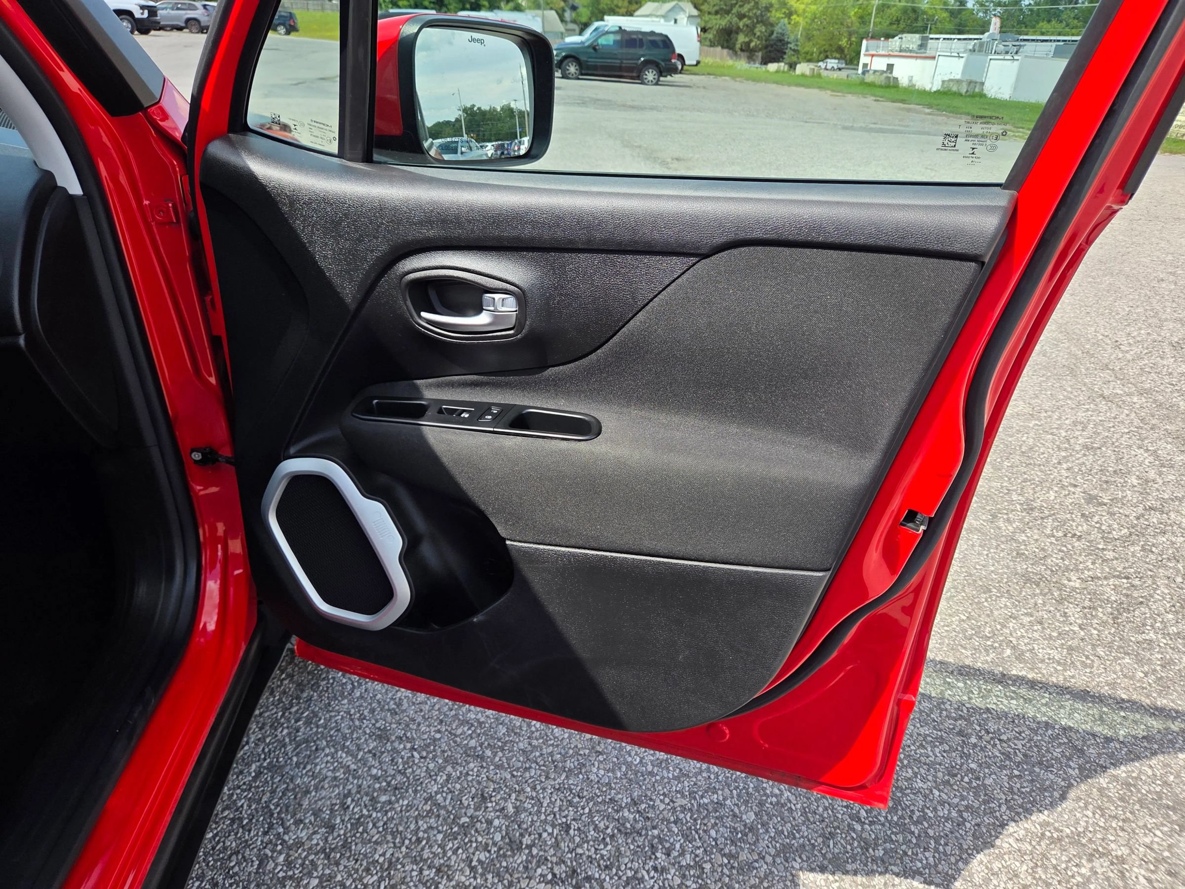 Used 2018 Jeep Renegade Latitude w/ Cold Weather Group AWD/4WD image 22