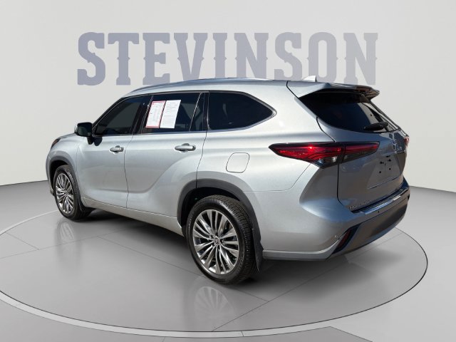 Used 2021 Toyota Highlander Platinum AWD/4WD image 3