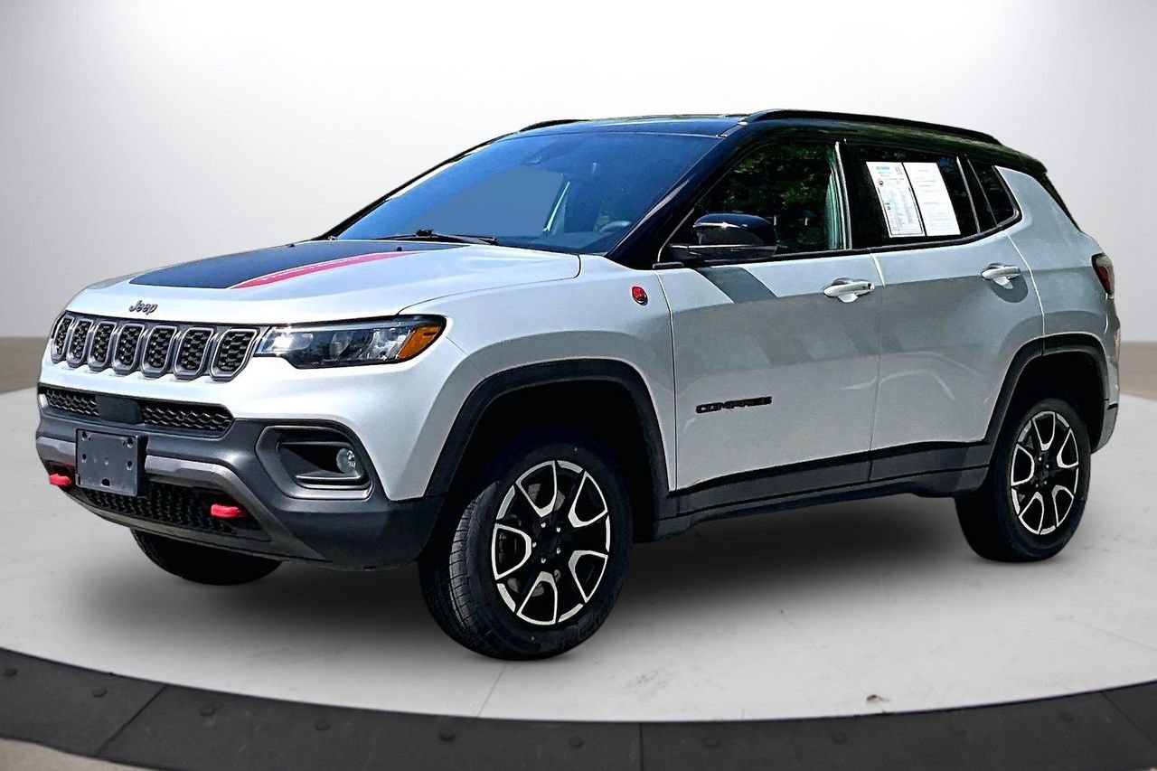 Used 2024 Jeep Compass Trailhawk AWD/4WD image 4