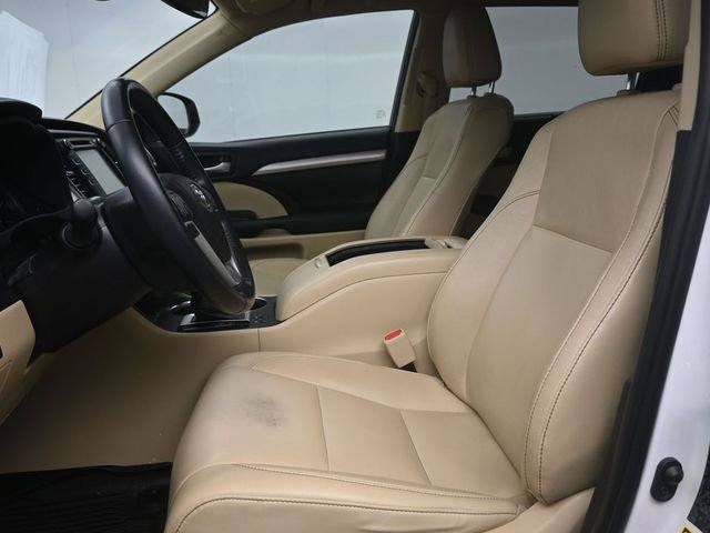 Used 2019 Toyota Highlander XLE image 10