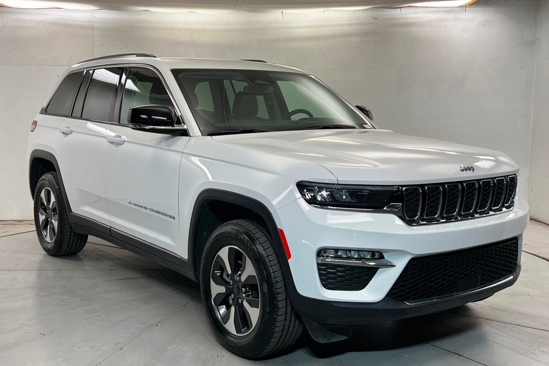 Used 2024 Jeep Grand Cherokee Limited 4xe AWD/4WD image 7